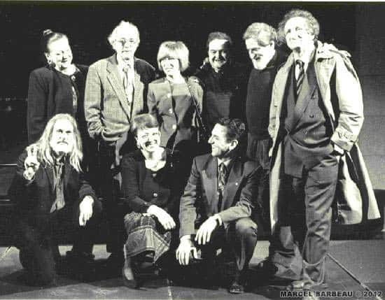 Vernissage au Musée du Québec de l'exposition itinérante "La crise de l'abstraction au Canada Les années 1950", organisée par le Musée des beaux-arts du Canada. Dans l'ordre habituel: À l'avant, le sculpteur Armand Vaillancourt, Denise Leclerc, du Musée des beaux-arts du Canada, conservatrice d,art canadien et commissaire de l'exposition et Michel Cheff, du Musée du Québec et à l'arrière -plan, Shirley Thomsom, directrice du MBAC, l’artiste Marcel Barbeau, Aude Bellefleur, fille du peintre Léon Lellefleur, et les peintres Louis Belzile, Claude Tousignant, Guido Molinari. Photo Jean-Guy Kérouac, avec l'aimable permission du Musée national des beaux-arts du Québec. © MNBAQ. Auteur : Smith Phillis Date : 18/11/1992
