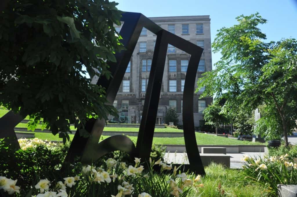 The sculpture Fenêtre sur l’avenir by Marcel Barbeau at Place James, McGill University.