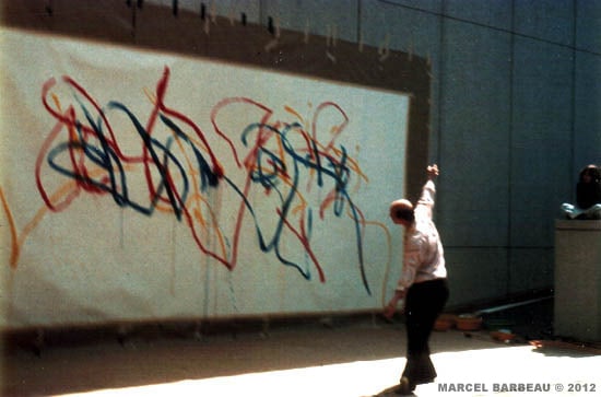 Performance "Désirs et mouvements" avec Paul-André Fortier et The Dance Makers à l'Art Gallery of Ontario, Toronto, Premier Mai 1977. Photo Ninon Gauthier. © Ninon Gauthier et ADAGP-Paris pour Marcel Barbeau.