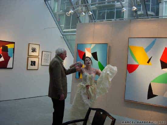As a final to her dance performance in the exhibition "Marcel Barbeau Vertiginous limits" at the Elliott Louis Gallery in Vancouver, Jocelyne Montpetit has invited the painter to join her for a shork "pas de deux". Photo Ninon Gauthier. © Ninon Gauthier (photo) et ADAGP - Paris for Marcel Barbeau (paintings).